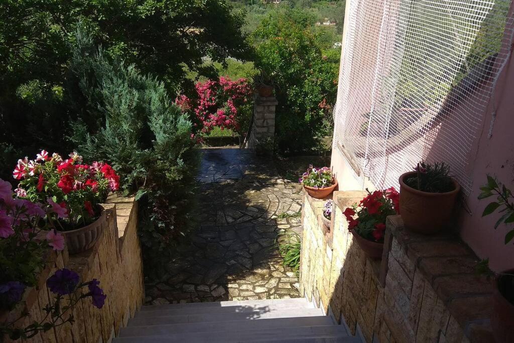 Emily, Soothing Experience, Perfect Getaway Gardeládes